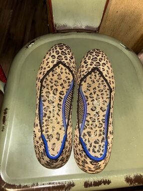 Rothy’s leopard print round toe ballet flats
7.5
